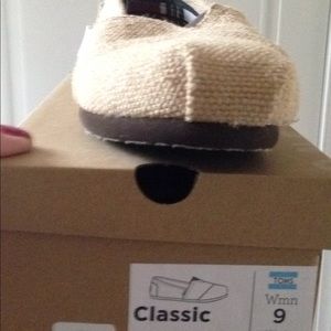 Toms burlap flat